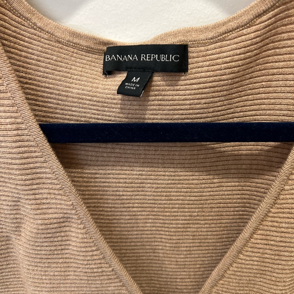 Banana Republic tan crossover ribbed sweater